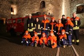 Mannschaftsfoto: Die Jugendfeuerwehr Romrod auf dem Schlosshof. 