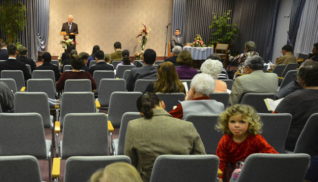 Kirche ohne Kreuz und Altar: So sieht es im Königreichsaal der Zeugen Jehovas in Alsfeld aus.