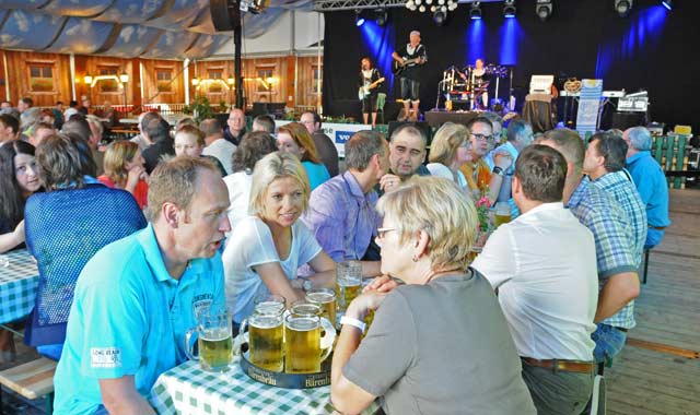 Der Pfingstdienstag steht voll im Zeichen der Unternehmen. Im Alszelt findet wie letztes Jahr auch der "Business Day" statt. Foto: archiv