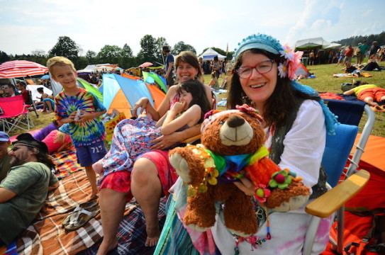 Bunte Mischung: Beim Burg-Herzberg-Festival kommen viele Menschen zusammen. Diese Familie ist aus Holland angereist. 