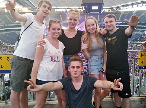 OL-BigCity-Nils,-laura,-johanna,-jessi,-julian,-pascal-das-triumphierend-foto-nach-security-0906