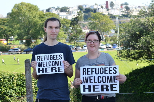"Britannien war mal hilfsbereit", sagte Clare Burgess, hier zusammen mit Stephen Morley, auf der Demo.