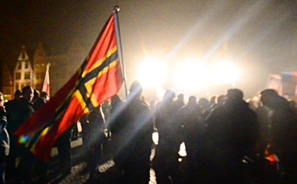 Sieht man häufiger auf Pegida- und AfD-Demos: Die Widerstandsflagge. Sie sollte das Hakenkreuzbanner nach dem erfolgreichen Stauffenberg-Attentat ersetzen. 