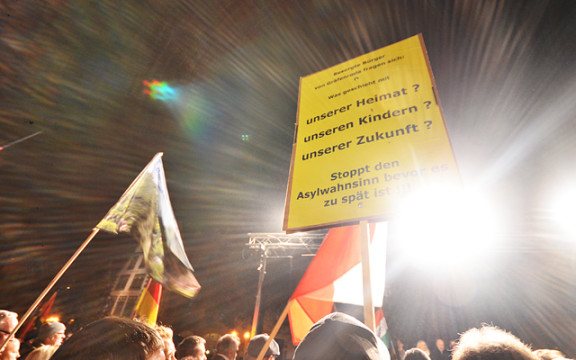 Die Forderungen Schwarz auf Gelb: Ein Plakat auf der Erfurter AfD-Demo. 