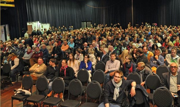 die Halle war voll: Blick in die Stadthalle bei der Bürgerbersammlung