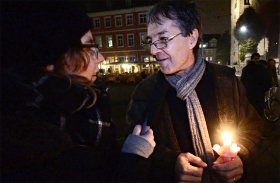 Wollte ein Zeichen für ein weltoffenes Erfurt setzten: Ein Gegendemonstrant auf dem Erfurter Anger. 