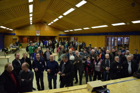 Nicht zuletzt der Bürgerentscheid lockte viele Feldataler in die Feldahalle.