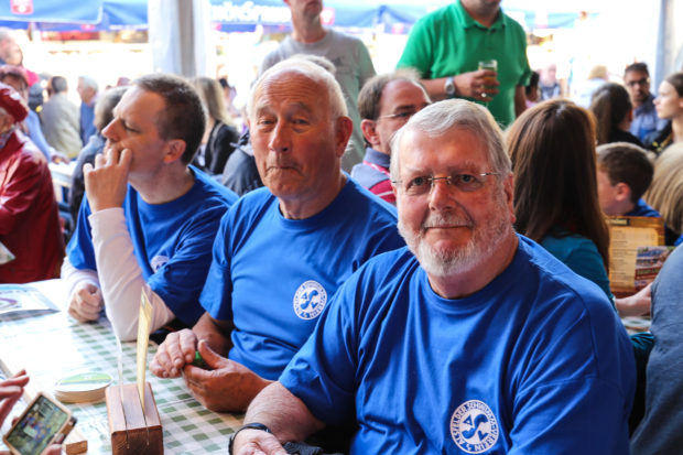 Beim Festzug zum Pfingstmarkt in 2015 war der Vorstand noch komplett: Andreas Wagner (2. Vorsitzender), Michael Schweisgut (1. Vorsitzender) und Hans Georg Kierblewski. 