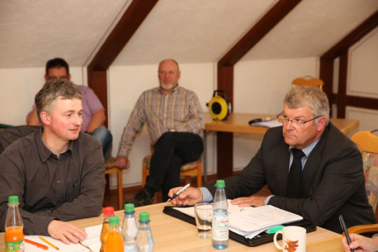 Links der neue Vorsitzende des Haupt- und Finanzausschusses Dr. Tobias Schmitt