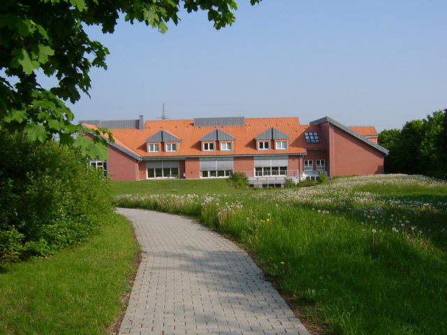 Die Krankenpflegeschule an ihrem heutigen Standort am Ende der Schwabenröder Straße in Alsfeld, direkt neben dem Kreiskrankenhaus. 