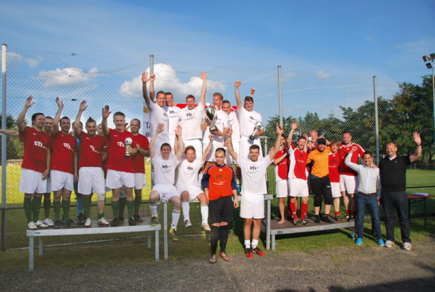 Die Mannschaft der STI Group Grebenhain konnte das Team der STI Group aus Ungarn in einem spannenden Match schlagen. Der dritte Platz belegte die Mannschaft des STI-Werkes Lauterbach. Foto: STI