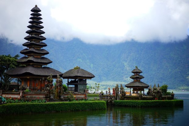 Auch in Bali war der 30-jährige Solero Schäfer aus Romrod bereits. Beeindruckende Landschaft, beeindruckende Gebäude. Foto: Solero Schäfer
