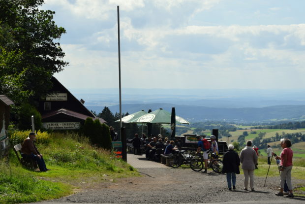 Biker, Wanderer und Fahrradfahrer können hier den Hunger für Zwischendurch stillen.