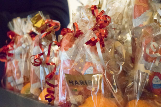 Schon vor Nikolaus gab es eine kleine Überraschung für die Kinder: Ein Schokonikolaus, Mandarinen und Nüsse als Dankeschön für die fleißige Arbeit. Foto: ls