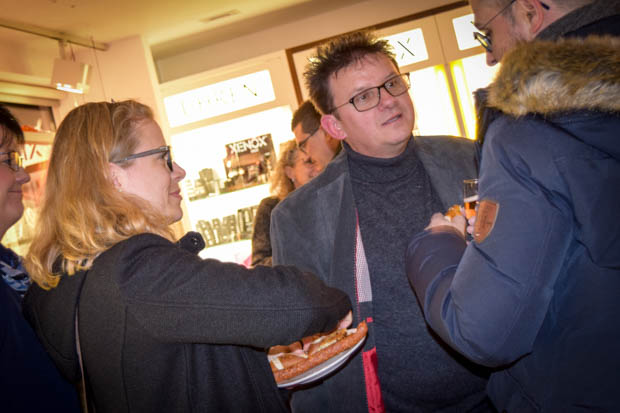 Michael Wirkner inmitten seiner Gäste: Die perfekte Gelegenheit, um "Danke" für jahrelange Treue zu sagen. Foto: ls