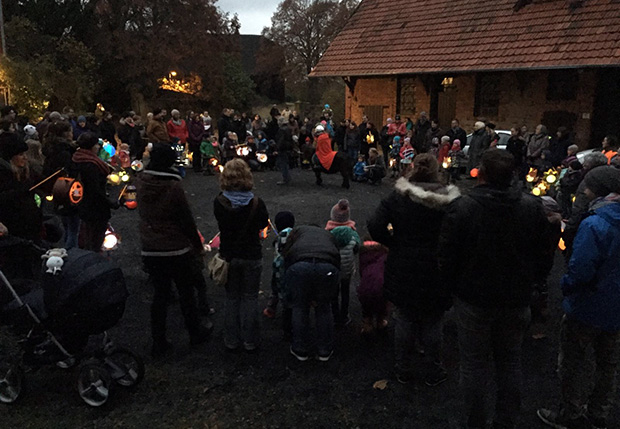 Eine Miniaturausgabe St. Martins hoch zu Ross: Der Altenburger Kindergarten ließ sich für einen besonderen Laternenumzug so einiges einfallen. Foto: privat