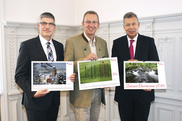  Von links: VB-Landrat Manfred Görig, Joachim Arnold, Landrat des Wetteraukreises und Günter Sedlak, Vorstandsvorsitzender der Sparkasse Oberhessen. Archivfoto: Sparkasse