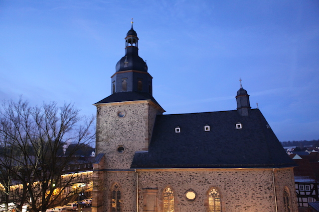 Die Romröder Kirche: Für 136 000 Euro will sich die Stadt aus einem historischen Vertrag rauskaufen, der sie verpflichtet, die Kosten für den Organisten und den Küster der Kirche zu tragen. Foto: privat