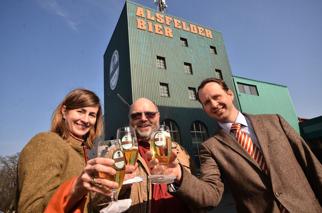 Wollen das Alsfelder Bier gemeinsam erhalten: Ruth Herget-Klesper, Braumeister Josef Lichter und Ulrich Klesper. Fotos: jal