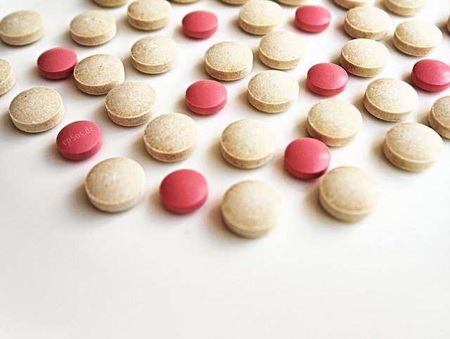 Symbolbild: Medical Drugs for Pharmacy Health Shop of Medicine by epSos .de/flickr, Lizenz CC by 2.0
