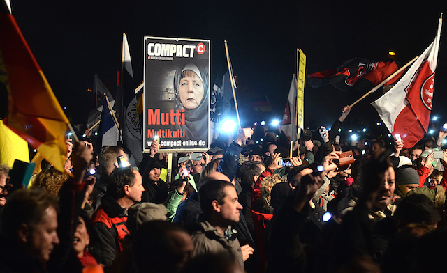 Der Erfurter Domplatz am vergangenen Mittwoch: Zwischen 3500 und 4500 Menschen sind zur asylkritischen Demo der Thüringischen AfD gekommen. Fotos: jal