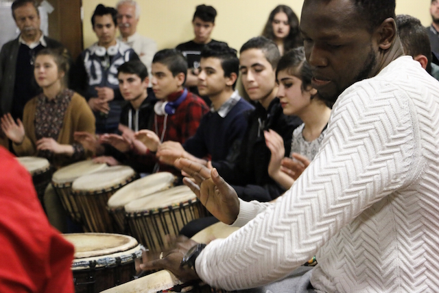 Trommeln zum Abschied: Die Klänge der Westafrika-Kulturgruppe „Die Welt“ eröffneten den musikalischen Teil des Festes. Fotos: Gaby Richter, Pressestelle Vogelsbergkreis.