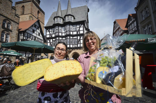 Schmeckt bei jedem Wetter: Der Käse von Michaela Stumpe und Annedore Schwarz. Fotos: jal