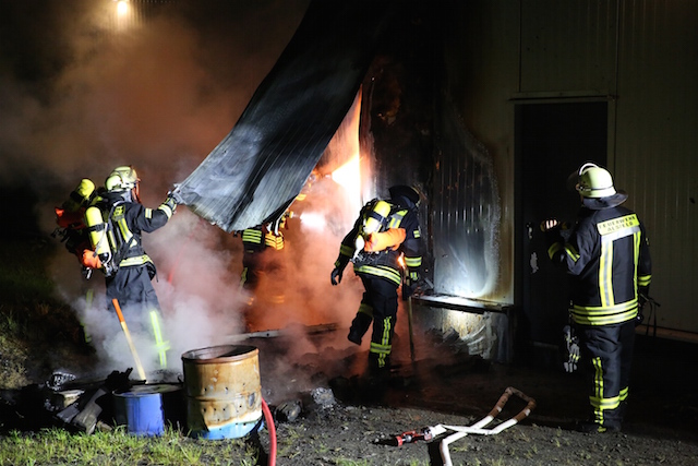 Nochmal gut gegangen: Der Brand in einer Alsfelder Maschinenbaufirma konnte schnell gelöscht werden. Foto: ol