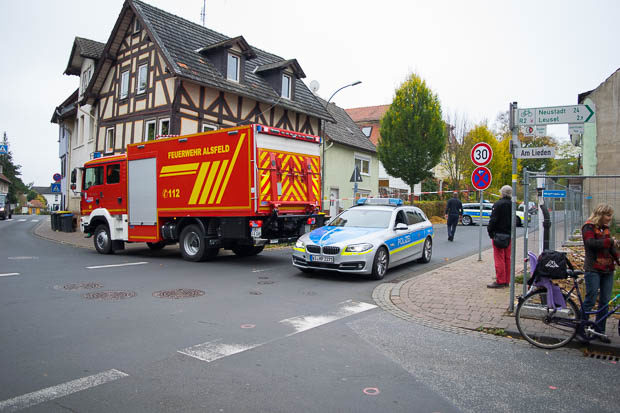 Der abgesperrte Tatort in Alsfeld. Foto: ol