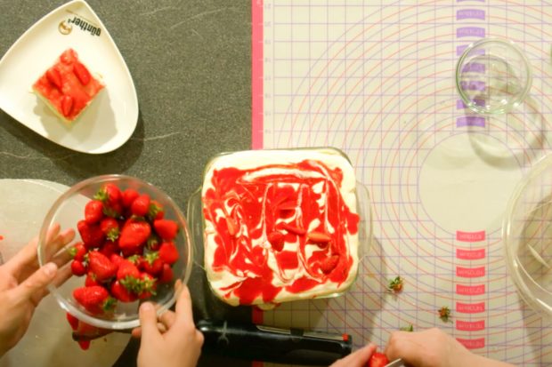 Fruchtig, frisch und ein wahrer Klassiker: Erdbeer-Tiramisu