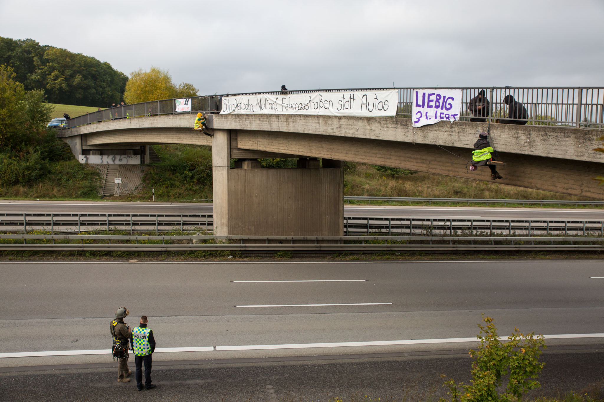 A3 bei Bad Camberg: Autofahrer rast mit Blaulicht über Autobahn