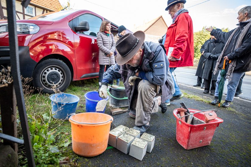 2022-09-29_Verlegung-Stolpersteine-Angenrod-39