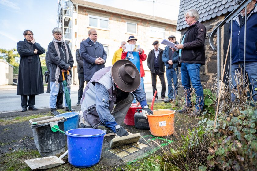 2022-09-29_Verlegung-Stolpersteine-Angenrod-46