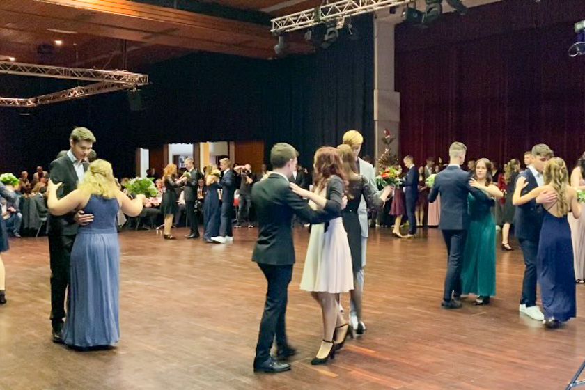 Abschlussball des Tanzkurses für Jugendliche der Tanzabteilung OberhessenLive