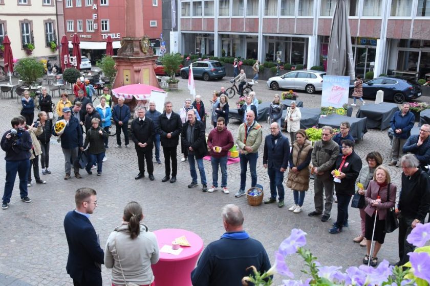 Mittagsimpuls vor der Stadtpfarrkirche