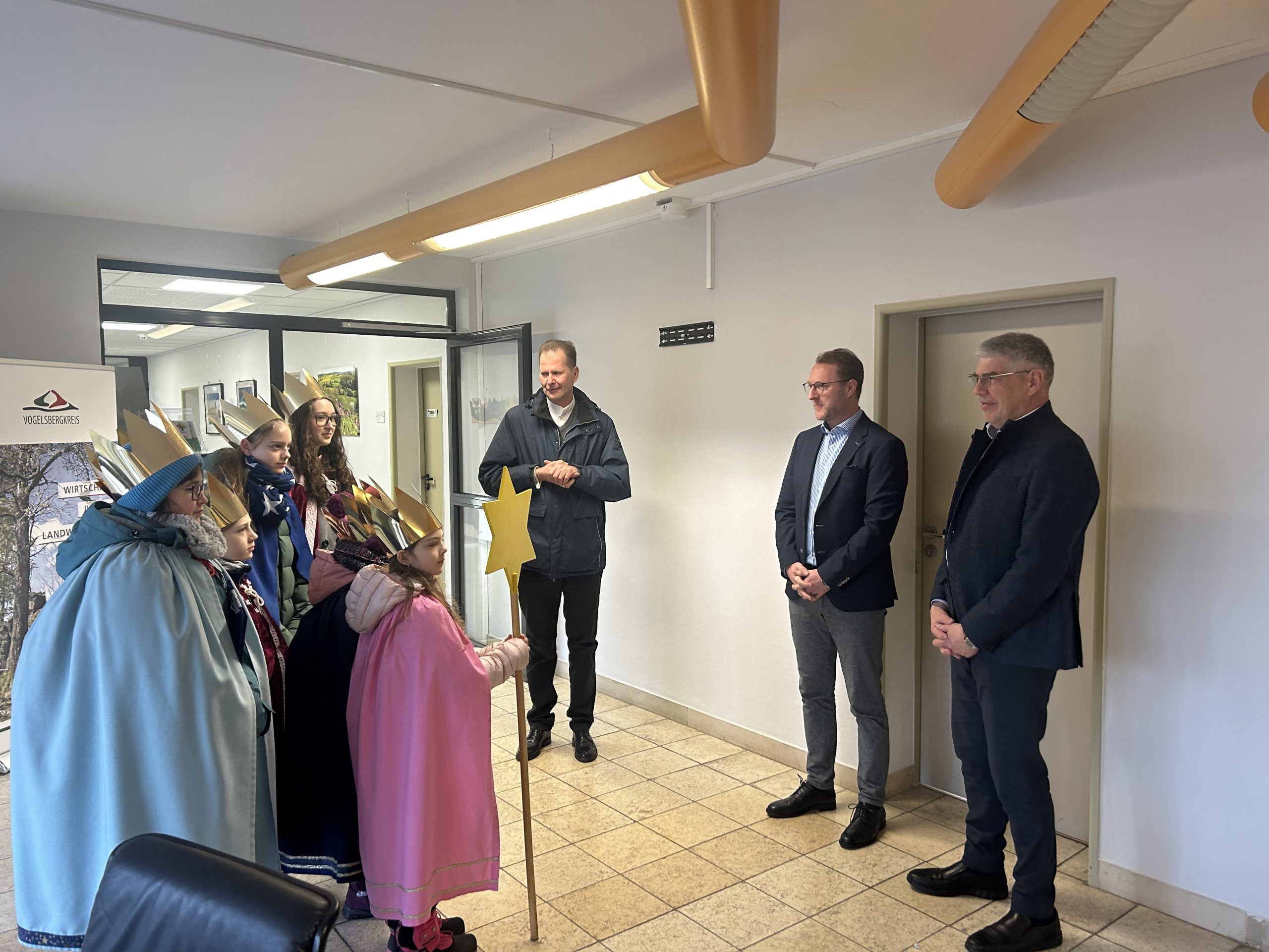 Sternsinger aus der Pfarrgemeinde Peter und Paul Lauterbach sammeln