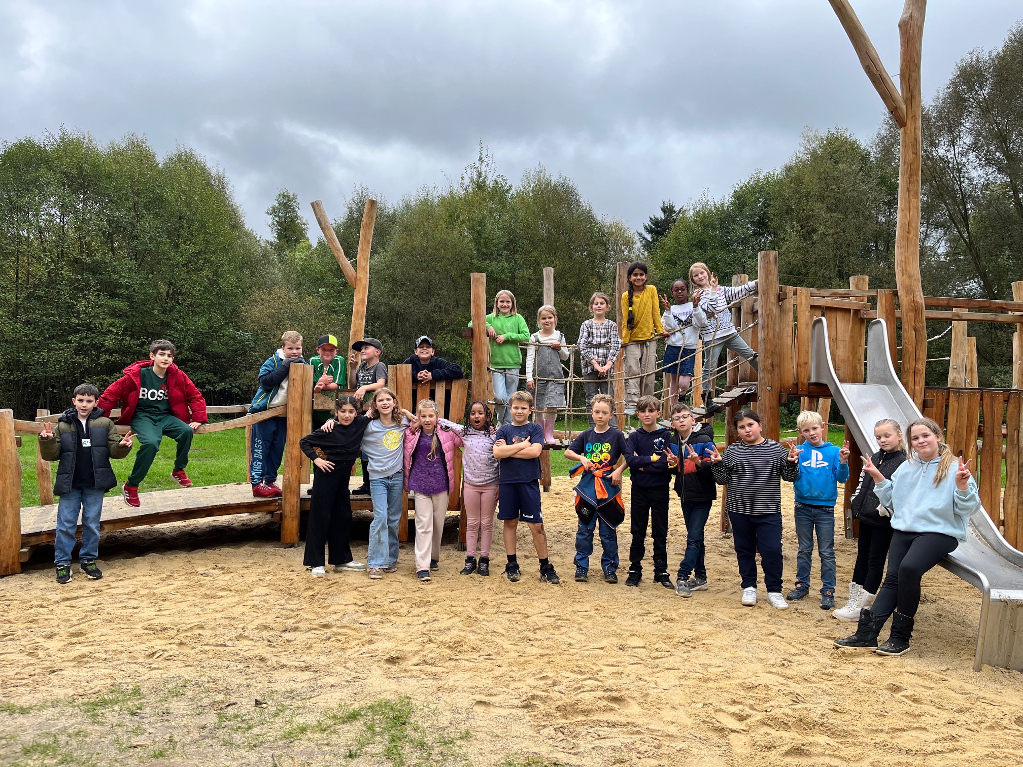Spielplatzhelden Grundschulkinder bernehmen Patenschaft F r Neuen 